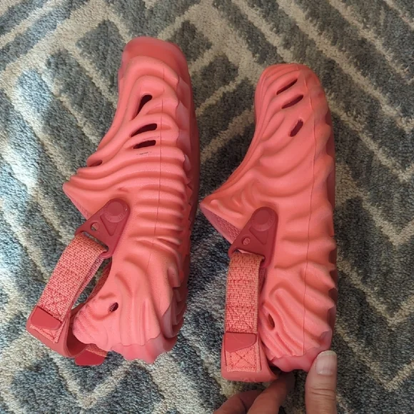 CROCS Salehe x Bembury Kids Orange/Salmon Textured Clogs - Picture 5 of 8